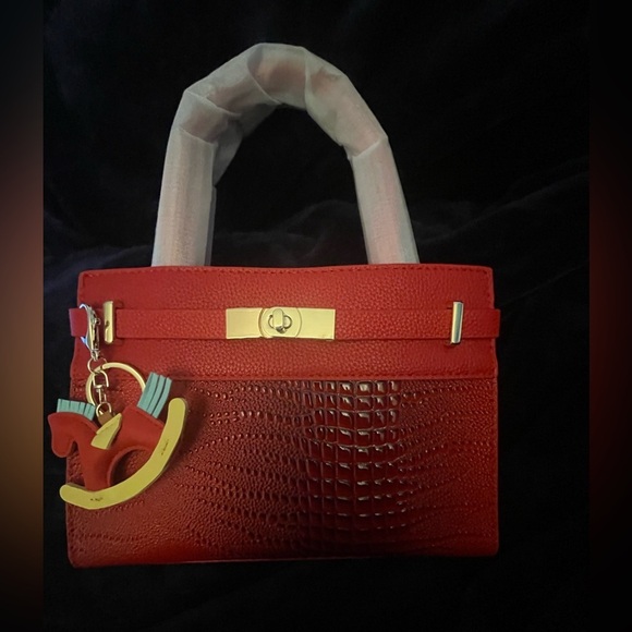 NEW-mini Kelly inspired
Red crocodile textured
Adjustable Shoulder strap handbag - Picture 5 of 9